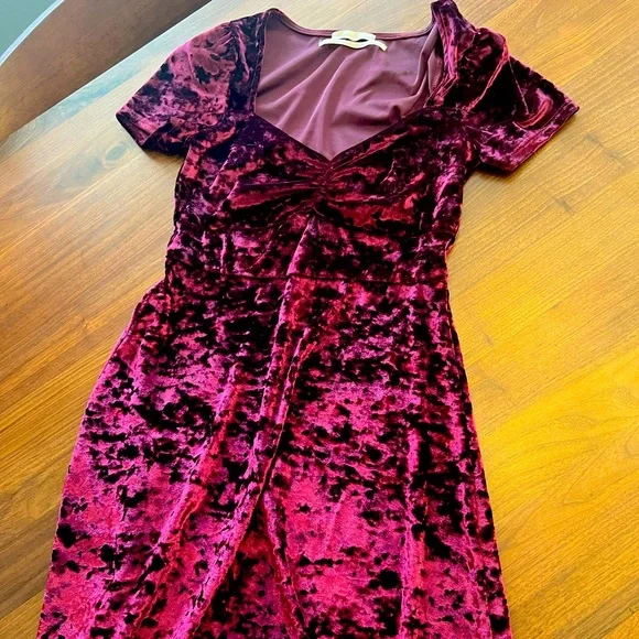 strapless open back dress WEDTREND Women Dark Purple Plus Size Mother of the Bride Dress Chiffon V  Neck Long Wedding Guest Dress with Flutter Sleeves – Wedtrend UK main image 0